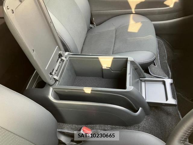 Toyota HIACE VAN 2026-01 8752758-16