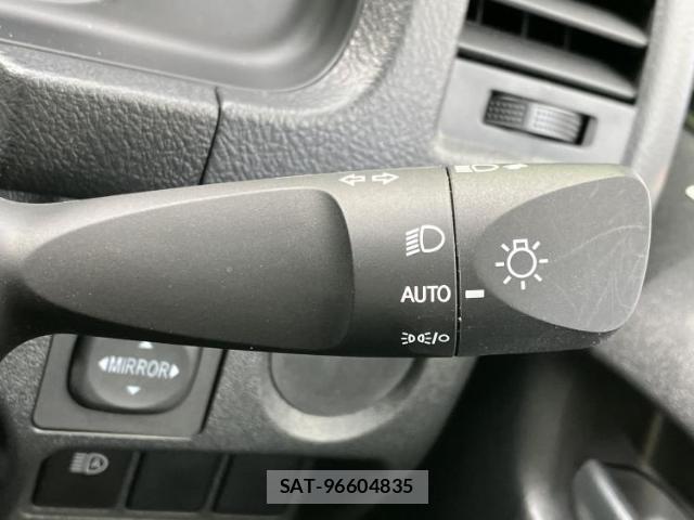 Toyota HIACE VAN 2025-09 8754689-15