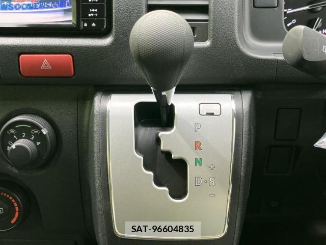 Toyota HIACE VAN 2025-09 8754689-17