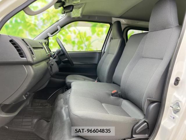Toyota HIACE VAN 2025-09 8754689-5
