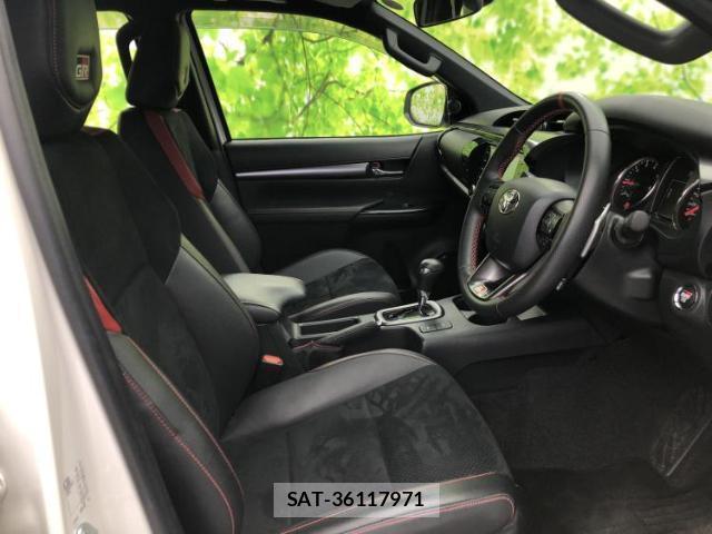 Toyota HILUX 2023-01 8754075-3