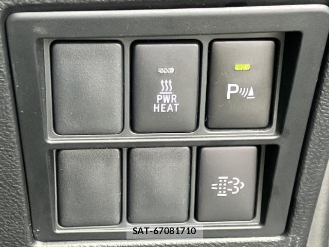 Toyota HILUX 2023-08 8754699-17