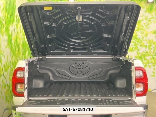 Toyota HILUX 2023-08 8754699-7