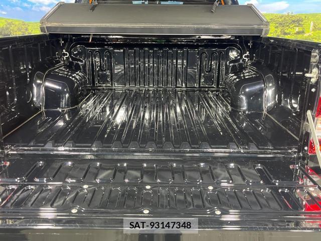 Toyota HILUX 2022-08 8752824-10