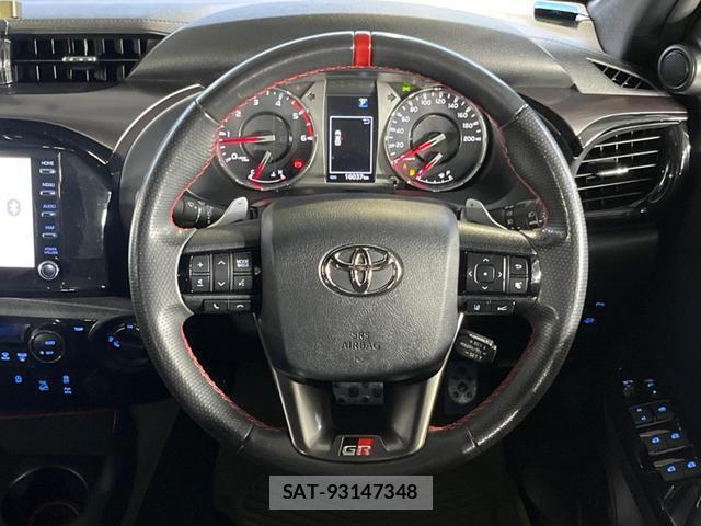 Toyota HILUX 2022-08 8752824-11