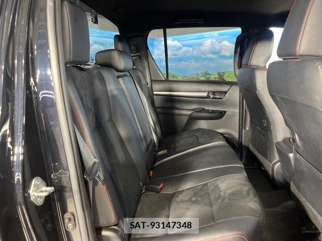 Toyota HILUX 2022-08 8752824-9