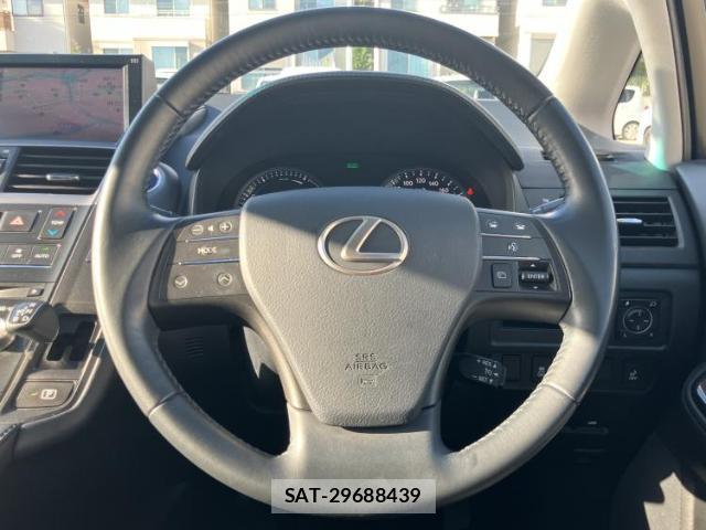 Lexus HS 2013-12 8752443-13