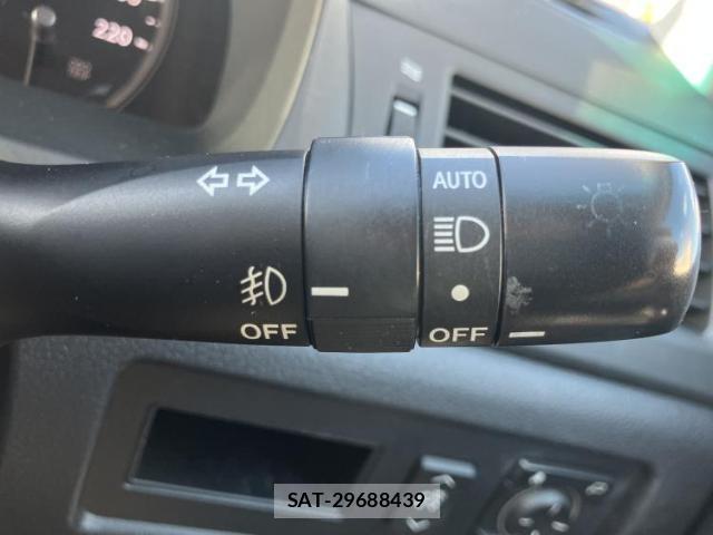 Lexus HS 2013-12 8752443-14