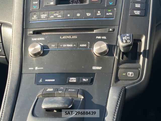Lexus HS 2013-12 8752443-16