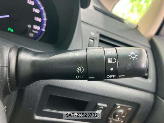 Lexus HS 2012-03 8754528-14