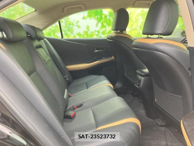 Lexus HS 2012-03 8754528-5