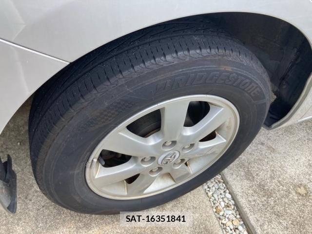 Toyota ISIS 2012-10 8752958-12