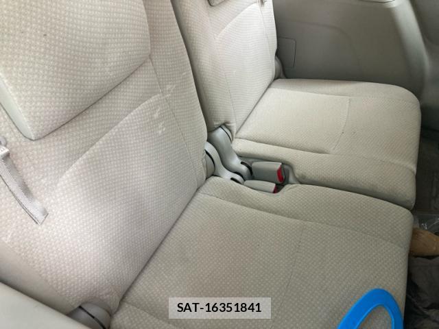 Toyota ISIS 2012-10 8752958-16