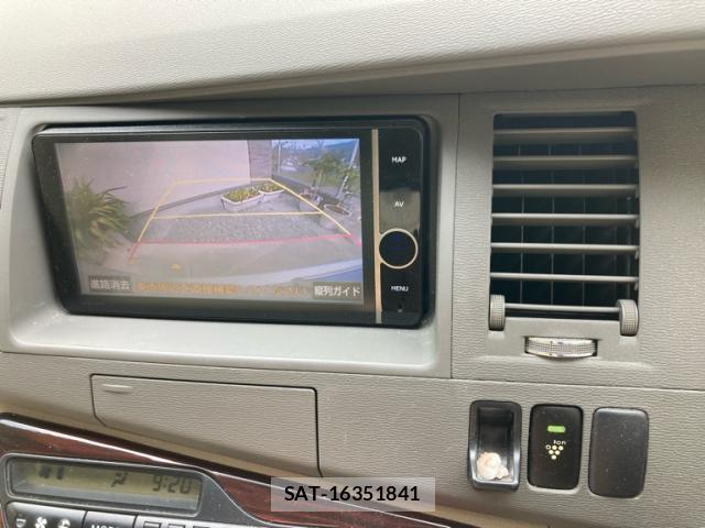 Toyota ISIS 2012-10 8752958-19