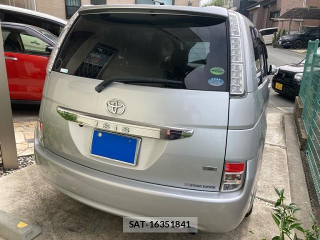 Toyota ISIS 2012-10 8752958-2