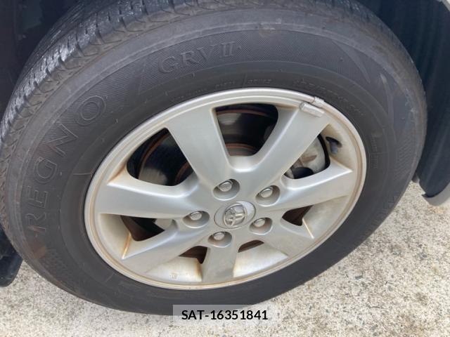Toyota ISIS 2012-10 8752958-4