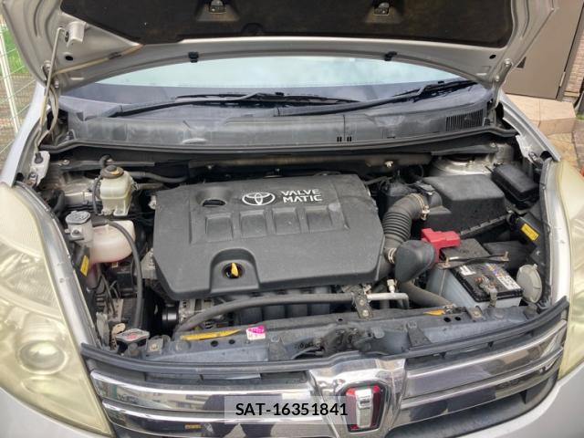 Toyota ISIS 2012-10 8752958-6