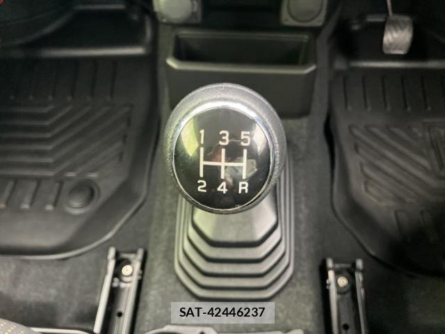 Suzuki JIMNY 2024-03 8753972-13