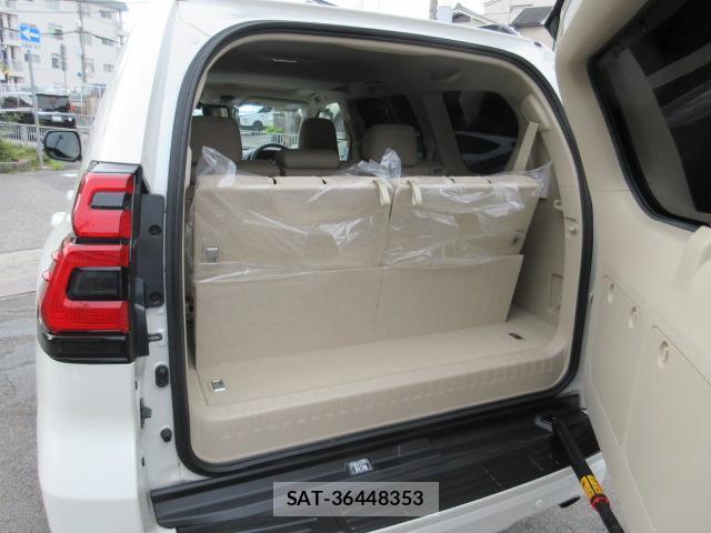 Toyota LAND CRUISER PRADO 2023-02 8752949-17
