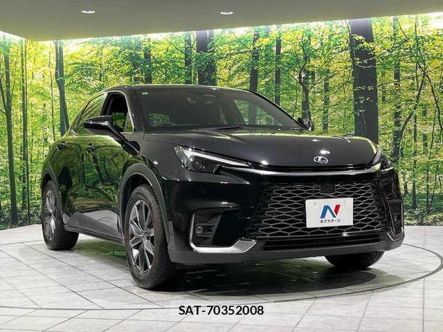 Lexus LBX 2024-09 8752710-16