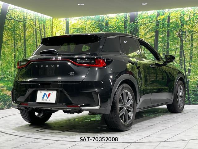 Lexus LBX 2024-09 8752710-17