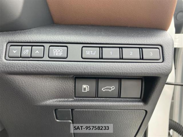 Lexus LBX 2024-03 8754460-12
