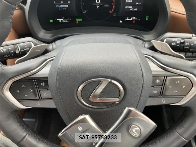Lexus LBX 2024-03 8754460-17