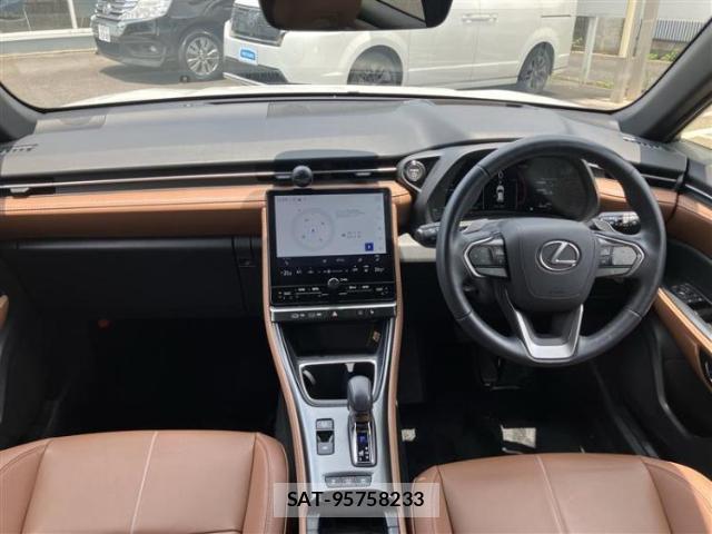 Lexus LBX 2024-03 8754460-3