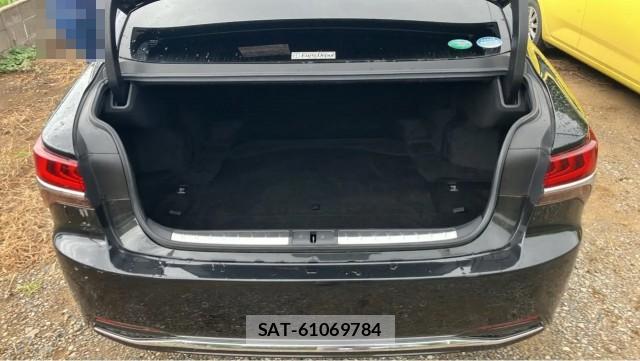 Lexus LS 2019-10 8753615-17