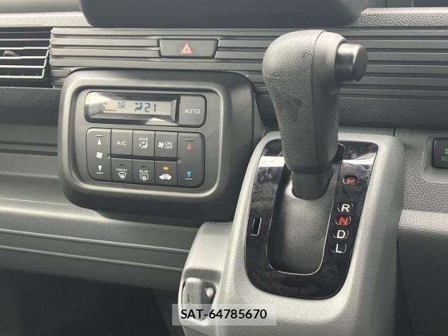 Honda N-VAN 2026-03 8752444-12