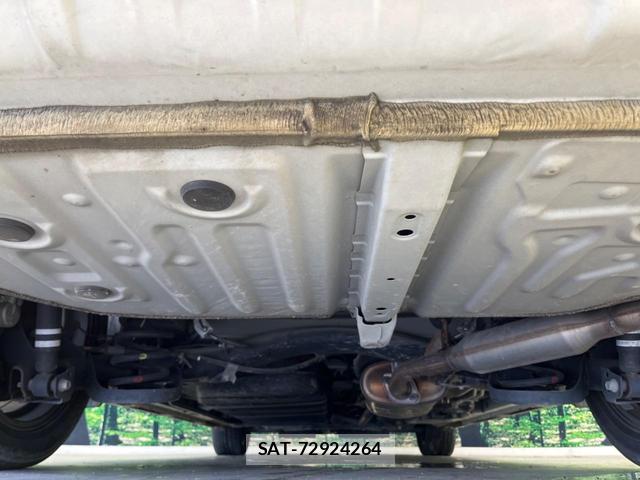 Toyota NOAH 2019-01 8752419-18