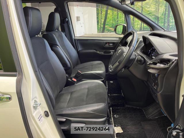 Toyota NOAH 2019-01 8752419-7