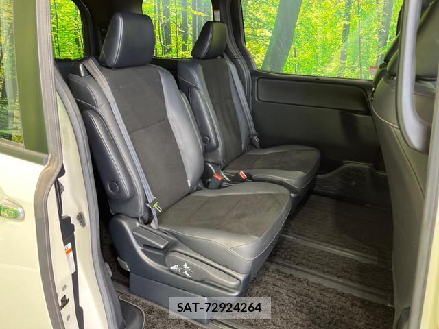 Toyota NOAH 2019-01 8752419-8