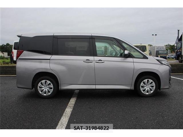 Toyota NOAH 2023-06 8753837-14