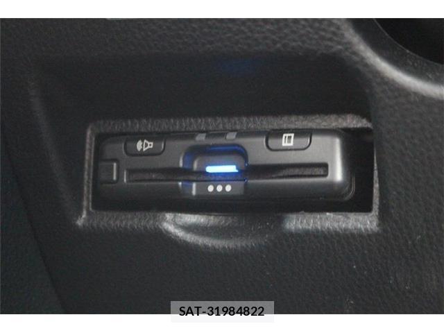 Toyota NOAH 2023-06 8753837-4