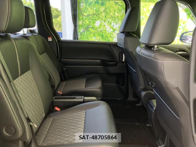 Toyota NOAH 2026-03 8754050-4