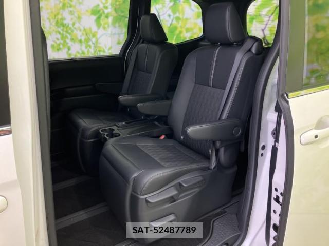 Toyota NOAH 2025-08 8754053-7