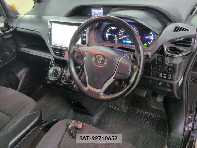 Toyota NOAH 2017-08 8754113-2