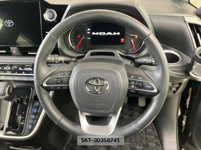 Toyota NOAH 2022-06 8754391-14