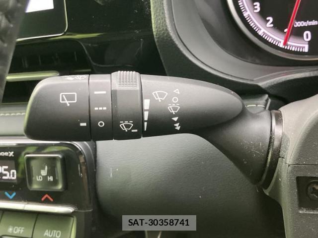 Toyota NOAH 2022-06 8754391-16