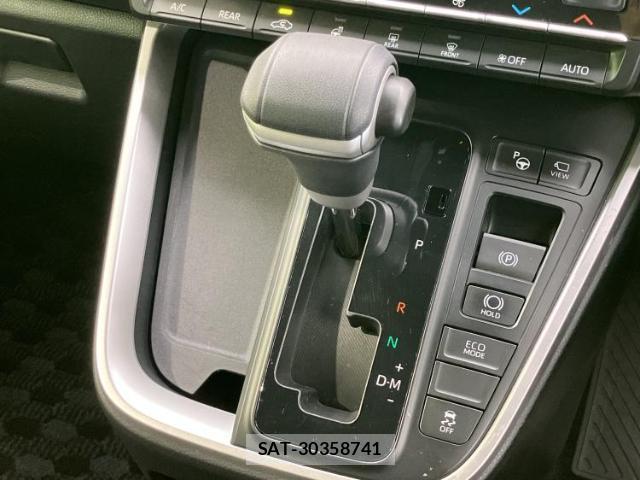 Toyota NOAH 2022-06 8754391-17