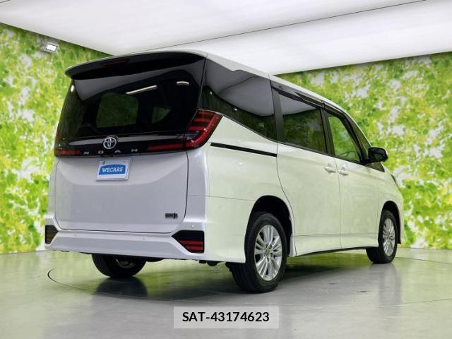 Toyota NOAH 2023-11 8754449-2