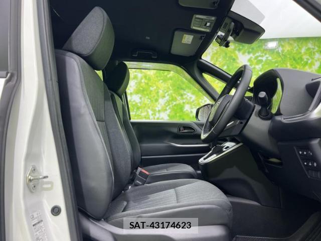 Toyota NOAH 2023-11 8754449-3