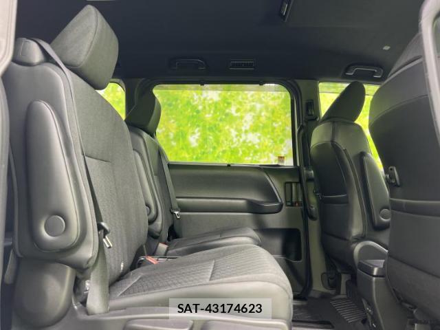Toyota NOAH 2023-11 8754449-4