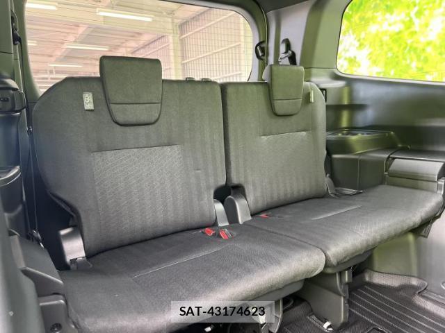 Toyota NOAH 2023-11 8754449-5