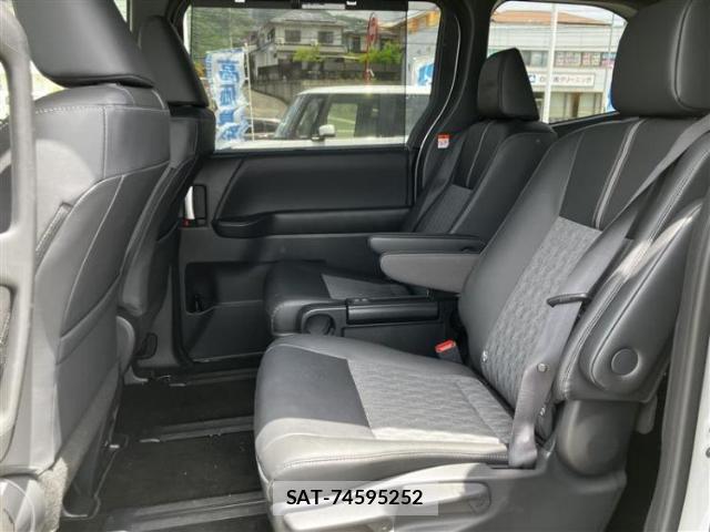 Toyota NOAH 2026-03 8754615-6