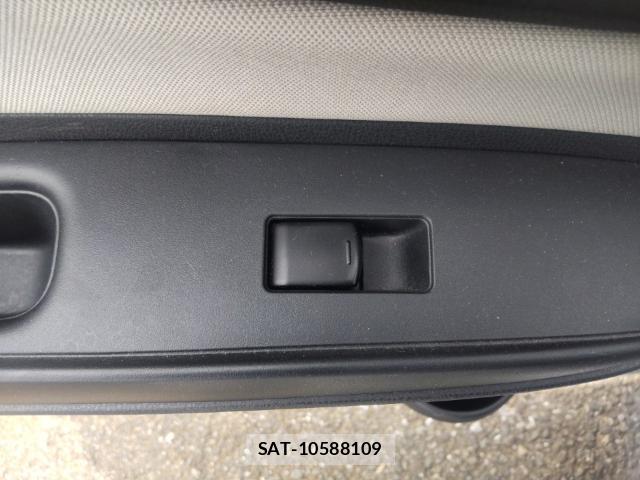 Nissan NOTE 2017-08 8752595-12