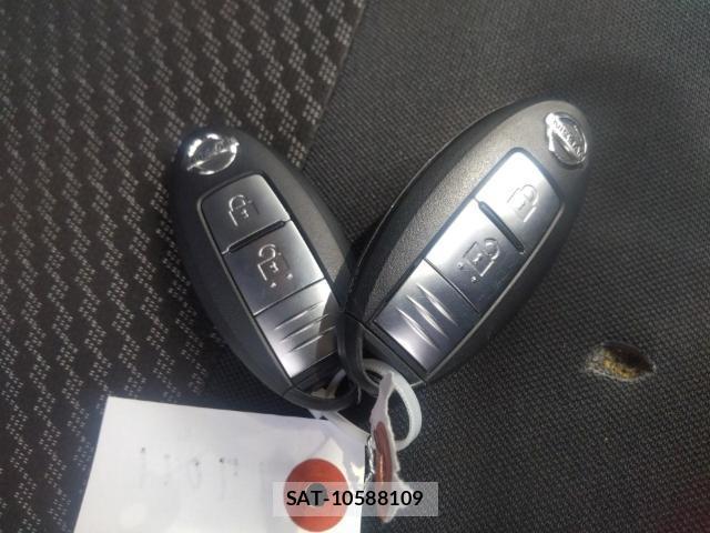 Nissan NOTE 2017-08 8752595-14