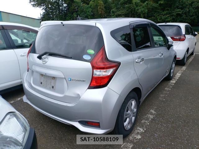 Nissan NOTE 2017-08 8752595-4