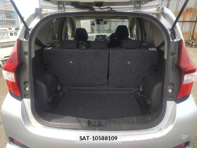 Nissan NOTE 2017-08 8752595-7